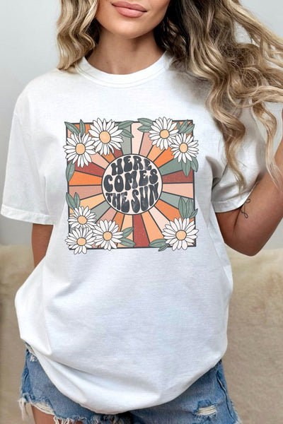 Here Comes The Sun Daisy Comfort Color Graphic Tee