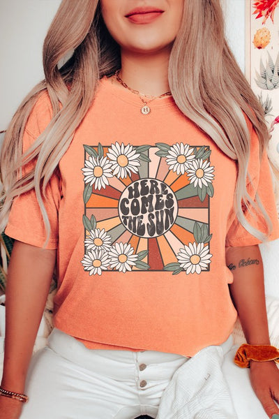 Here Comes The Sun Daisy Comfort Color Graphic Tee